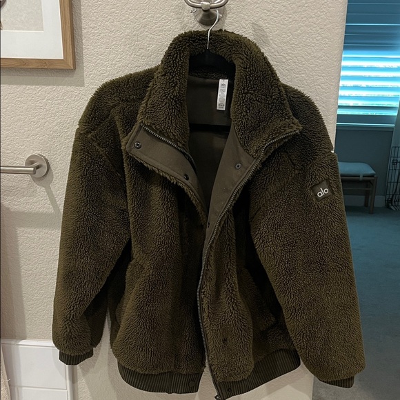 ALO Yoga Dark Green Sherpa Puffer Jacket - Picture 1 of 2